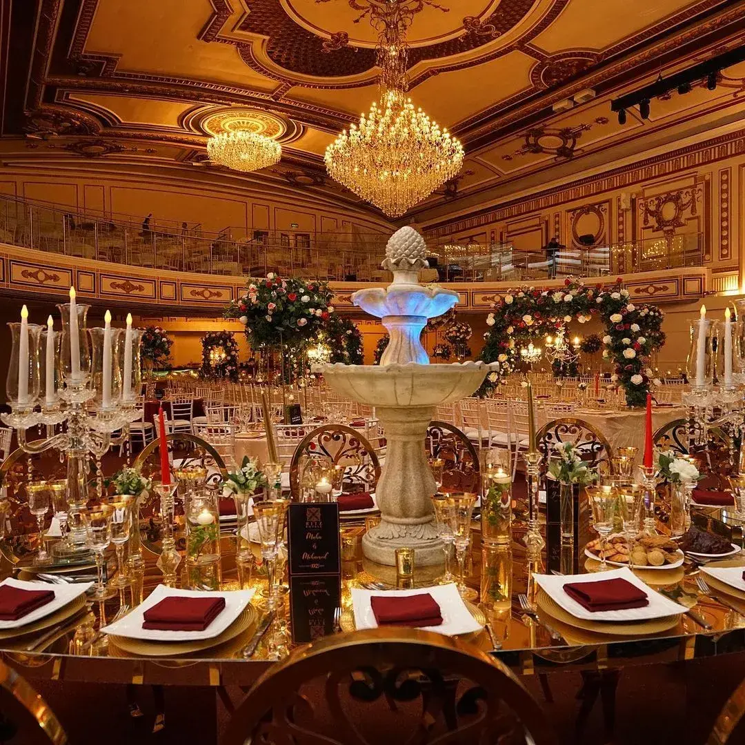 254328735_401404048374351_334572437865106529_n Stage with floral ceiling